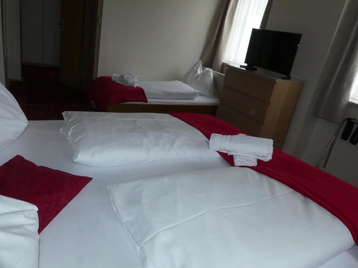 Hotel Kirchenwirt バド クラインキルヒハイム エクステリア 写真