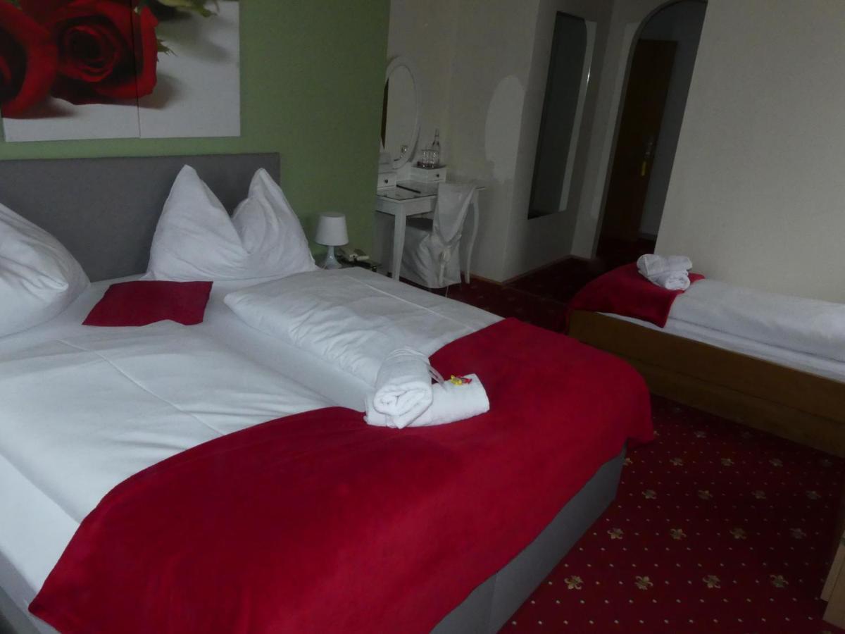 Hotel Kirchenwirt バド クラインキルヒハイム エクステリア 写真