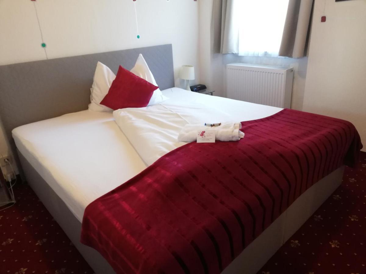 Hotel Kirchenwirt バド クラインキルヒハイム エクステリア 写真