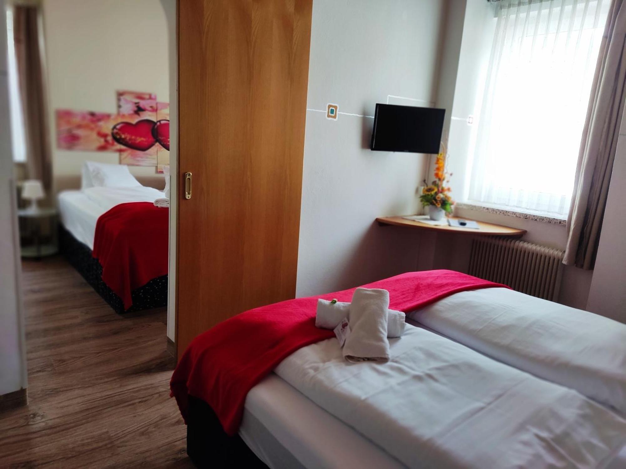 Hotel Kirchenwirt バド クラインキルヒハイム エクステリア 写真