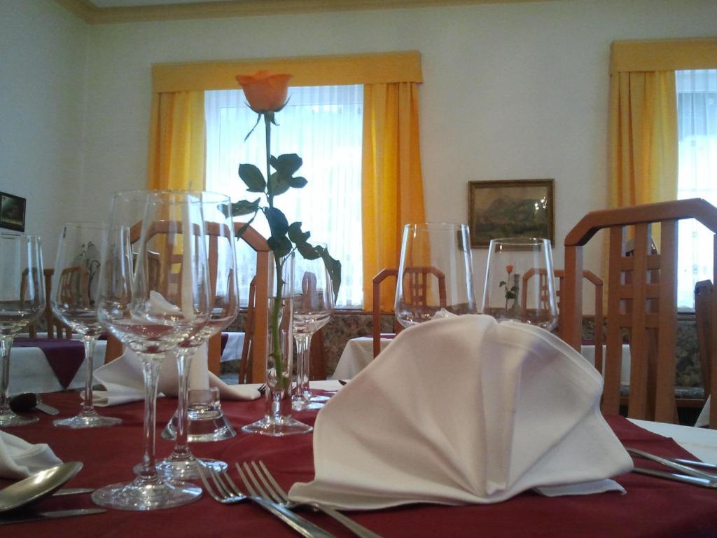 Hotel Kirchenwirt バド クラインキルヒハイム エクステリア 写真