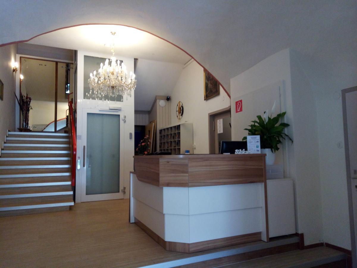 Hotel Kirchenwirt バド クラインキルヒハイム エクステリア 写真