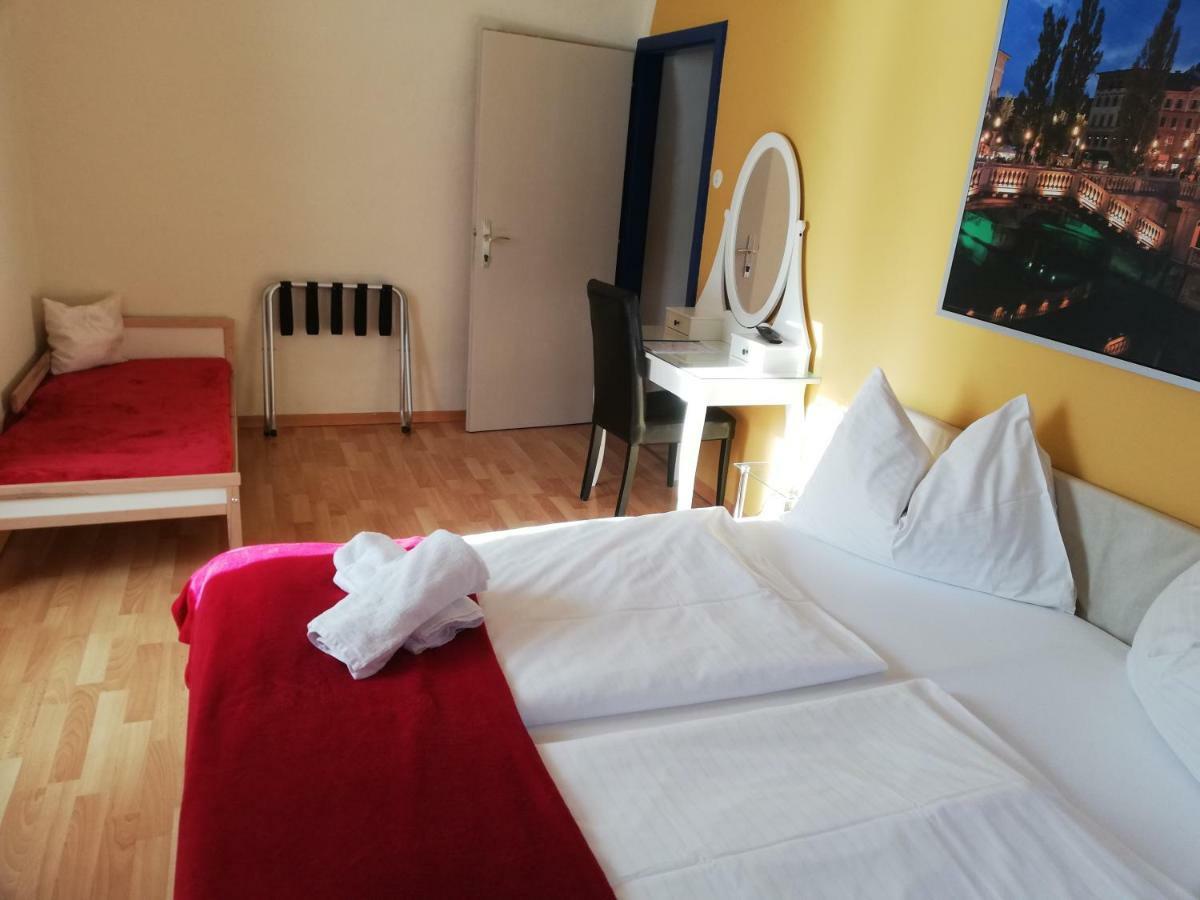 Hotel Kirchenwirt バド クラインキルヒハイム エクステリア 写真